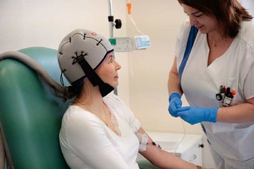 obrázek:Chladicí čepice proti vypadávání vlasů nově v Českých Budějovicích