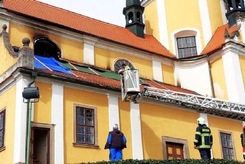 obrázek:Chlumský kostel po požáru: rekonstrukce potrvá minimálně tři roky