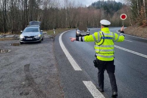 obrázek:Jihočeští policisté o prázdninovém víkendu prověřili přes dva tisíce aut. Rychlost překročilo 87 řidičů