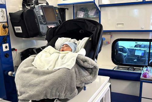 Foto: Lepší péče o novorozence: Budějovická nemocnice nově převáží s Airborne Aviator