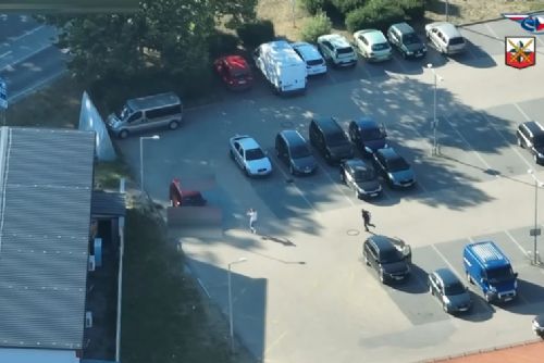 obrázek:Na Budějovicku zadrželi 21letého kurýra. Měl převzít 800 tisíc korun z investičního podvodu