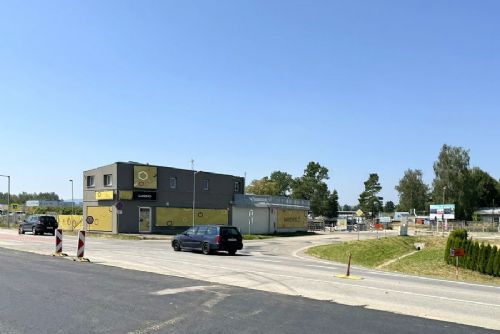 obrázek:Stavba napojení letiště u Plané omezuje I/3. Řidiči od Krumlova nově odbočí o 50 metrů dříve