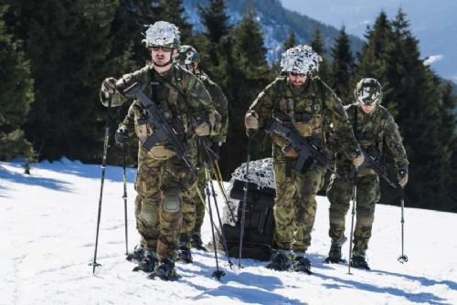 obrázek:Strakoničtí vojáci trénovali přesuny s protiletadlovým kompletem RBS-70 v Krkonoších