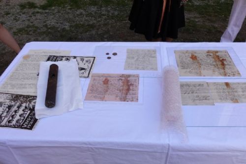 obrázek:V makovici Hodinové věže ve Vimperku našli kapsli z roku 1858. Nová čeká na budoucí generace