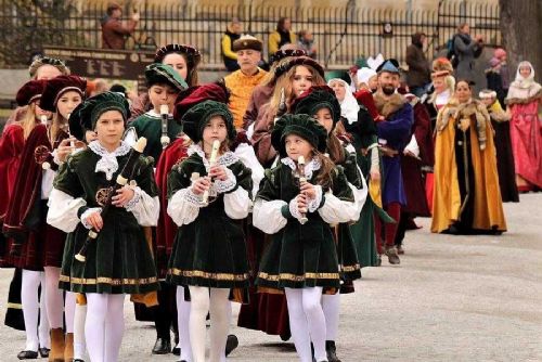 obrázek:Vodáci odemykají Vltavu, odpoledne město oživí historický průvod