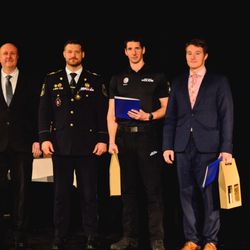 Skočili do ledové Otavy a záchranili život