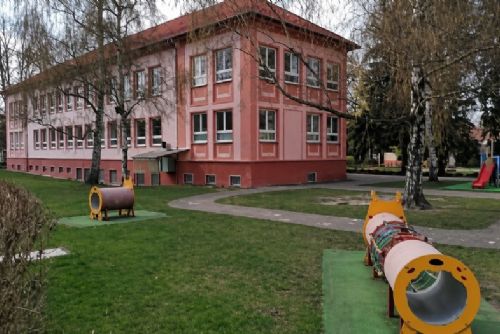 obrázek:České Budějovice během prázdnin modernizují školky Zeyerova a Nerudova. Opravy míří na úspory energií