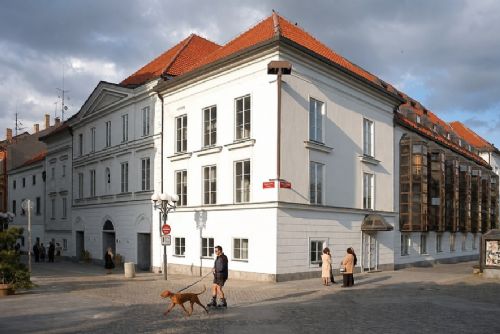 obrázek:Jihočeské divadlo od září propustí 13 zaměstnanců. Řeší úspory i chybějící velkou scénu