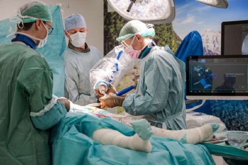 obrázek:Roboticky asistované náhrady kyčle nově i v Českých Budějovicích