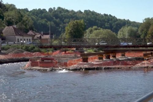 obrázek:V Českém Krumlově zprovoznili tubus pro vodáky. Průjezd kolem staveniště mostu bude bezpečnější